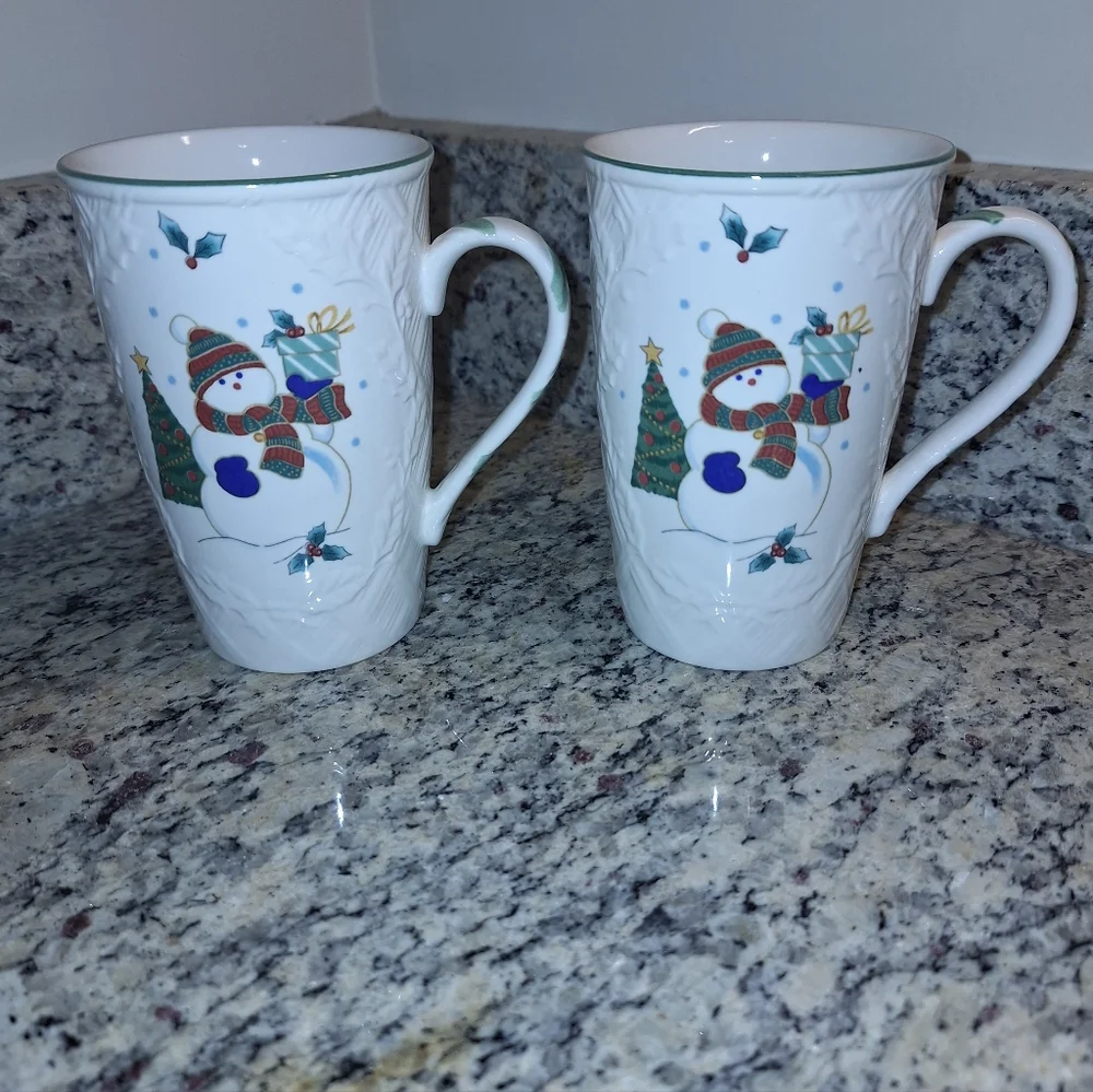 Vintage Mikasa Coffee Mugs~English Countryside ~Winter Scene~Cup~Snowman~Holiday